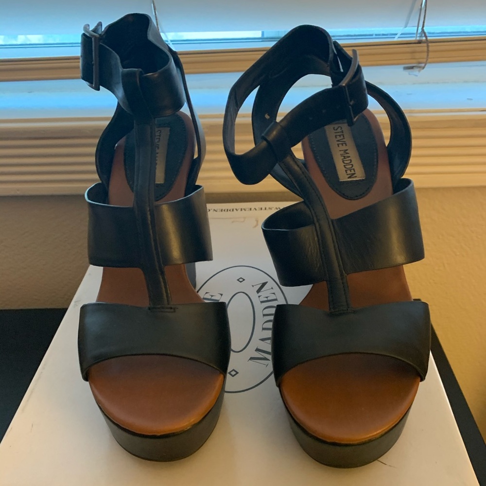 Steve Madden Wedge Size 8 - image 1